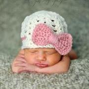Newborn baby girl bow beanie in cream and soft pink - Newborn size