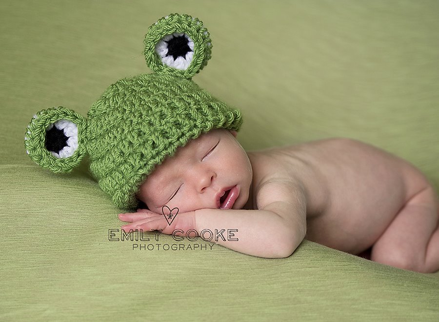 Crochet Frog Beanie Hat In Green, White, Black For Baby Boys And Girls Photo Prop - Newborn Size